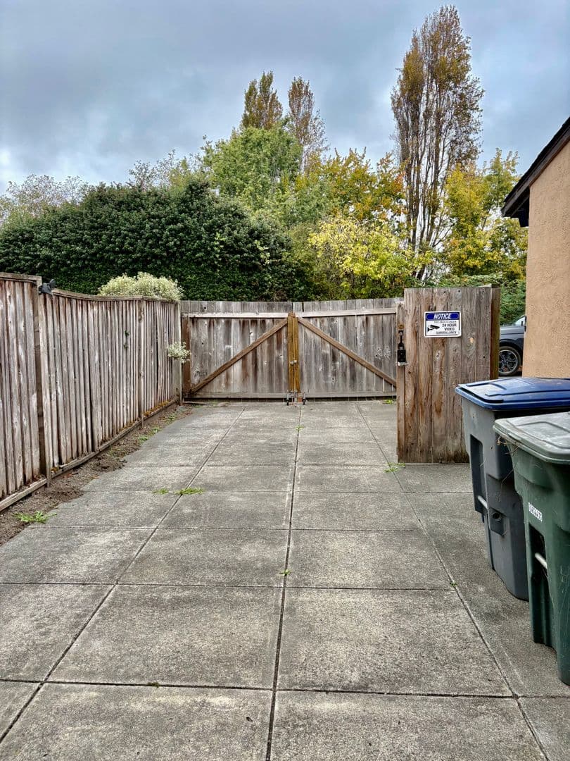 Arcata Townhome: 4560 Valley East Blvd.