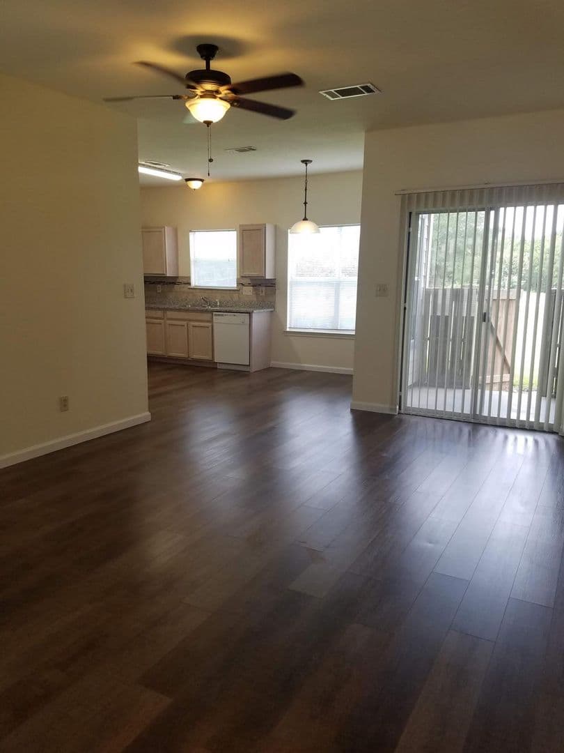 Georgetown Townhome: 200 Riverbend Drive