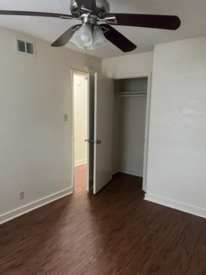 Georgetown Apartment: 304 Algerita