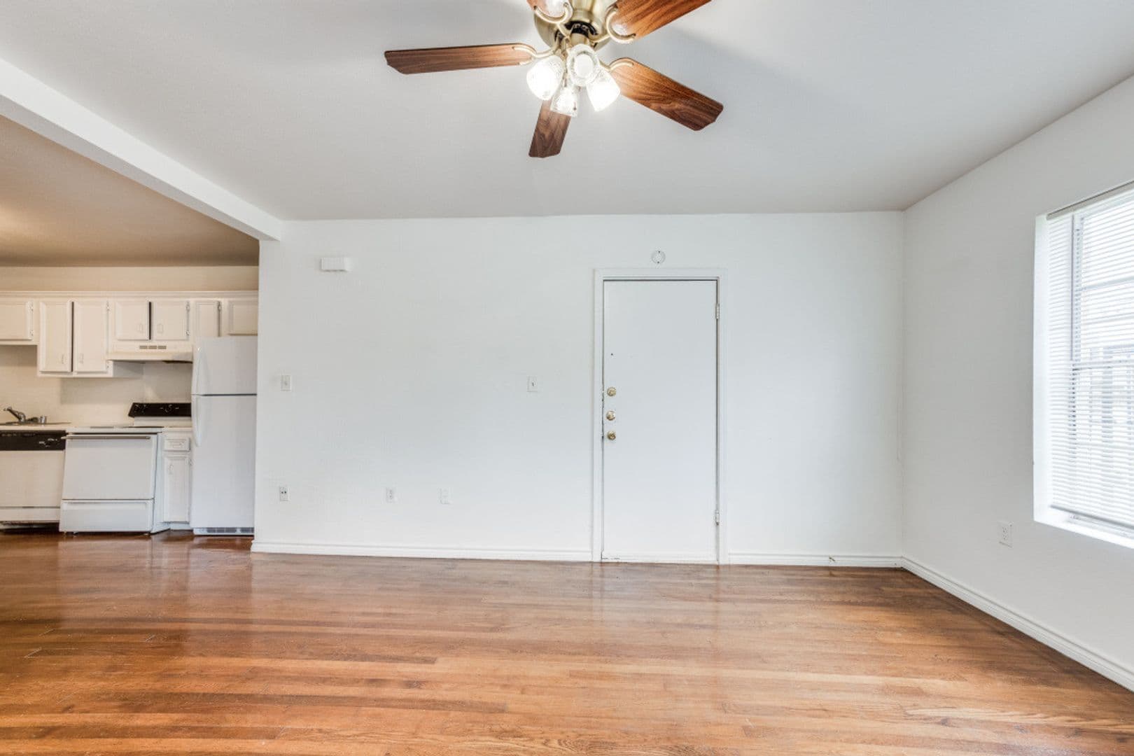 Houston Apartment: 519 W Main St - 4