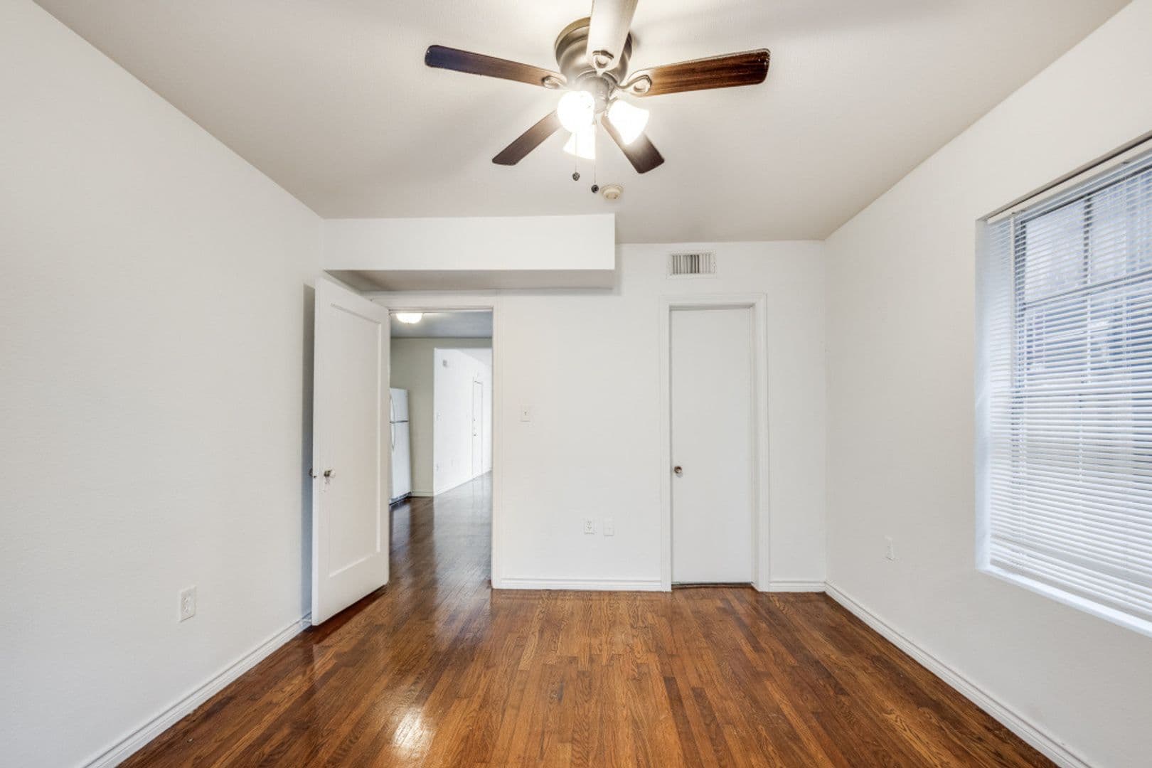 Houston Apartment: 519 W Main St - 4