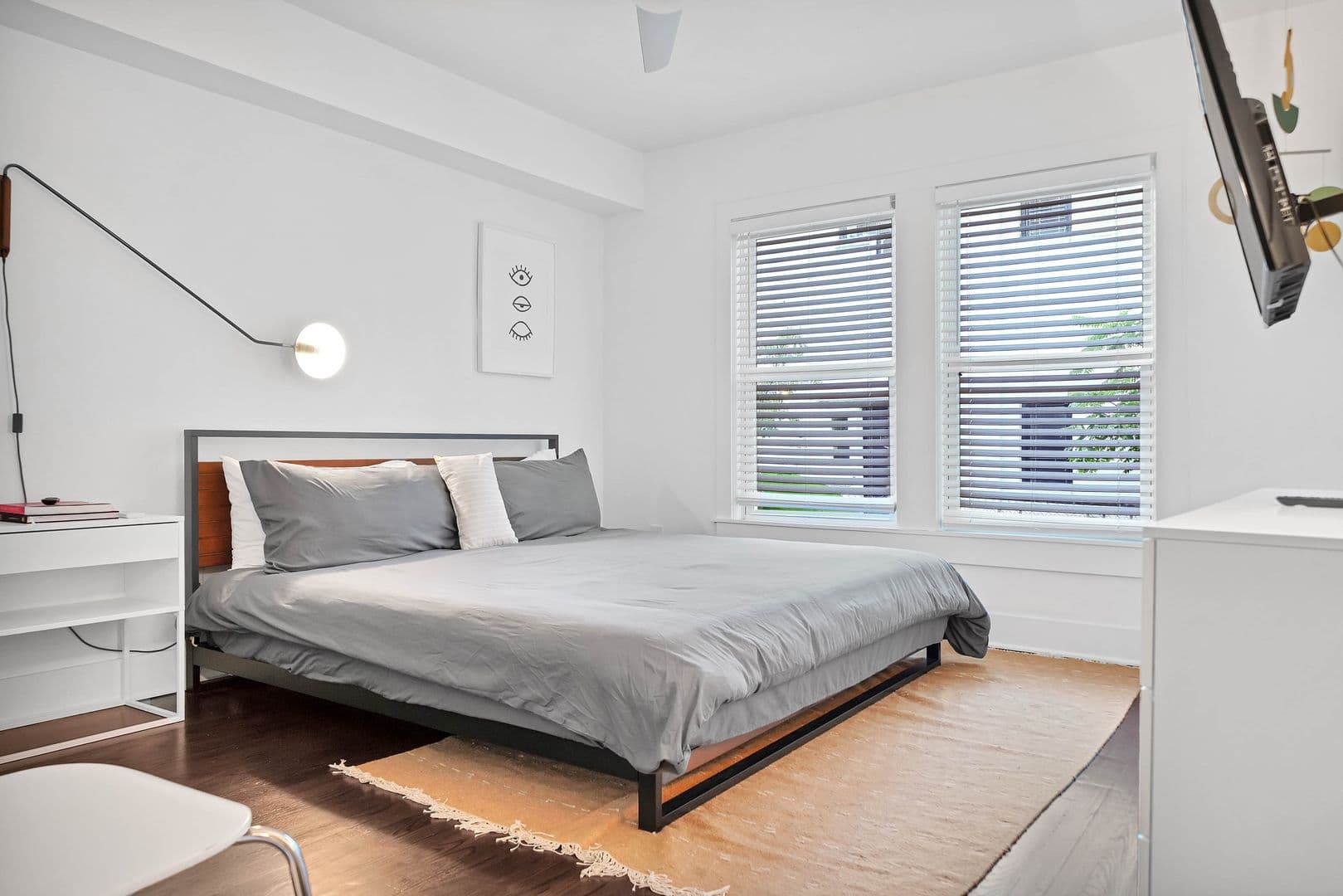 Houston Apartment: 1953 Dryden St