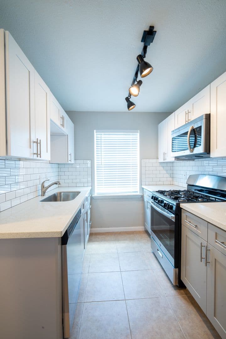 Houston Apartment: 2501 Delano Street