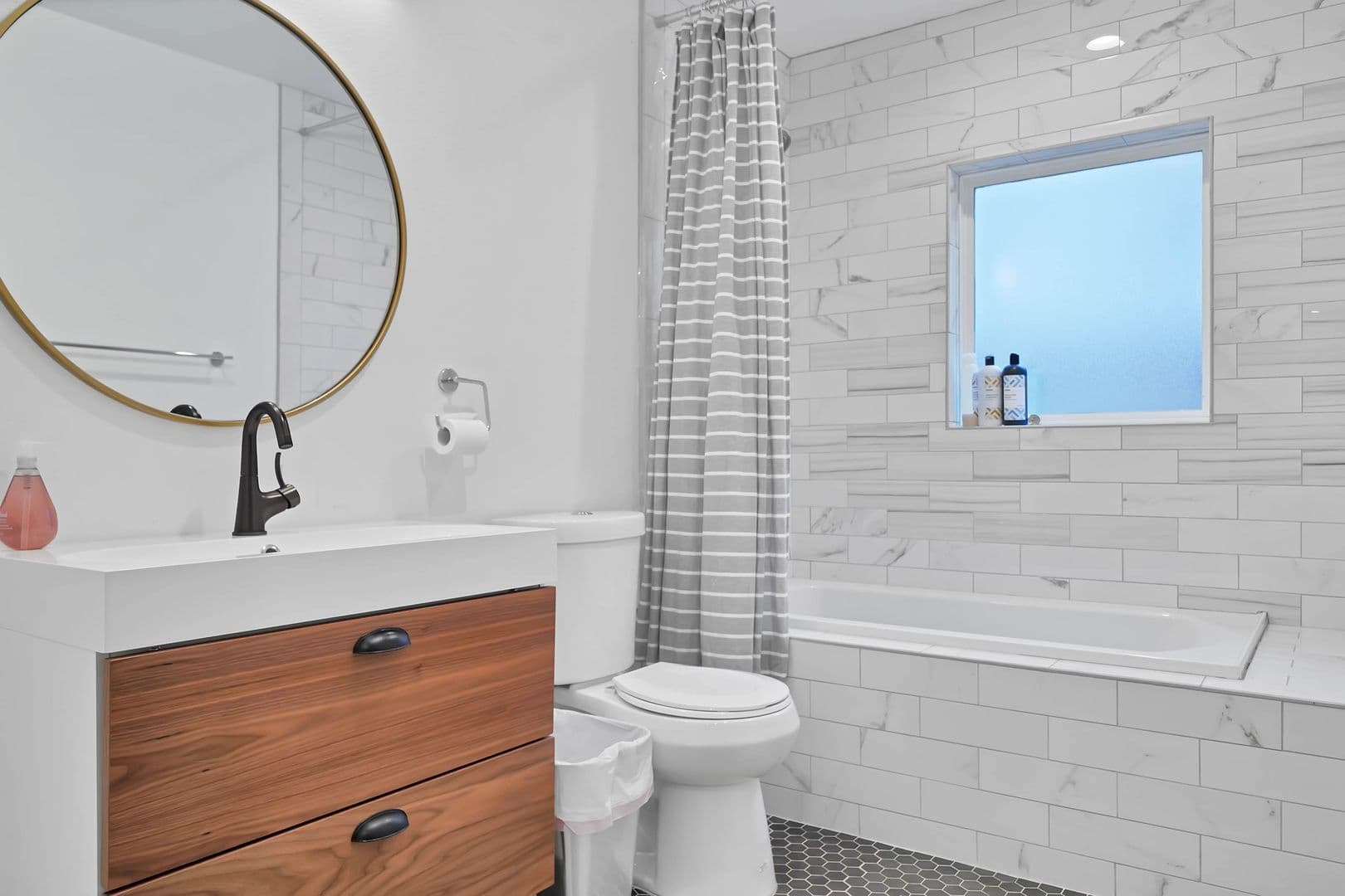 Houston Apartment: 1953 Dryden St