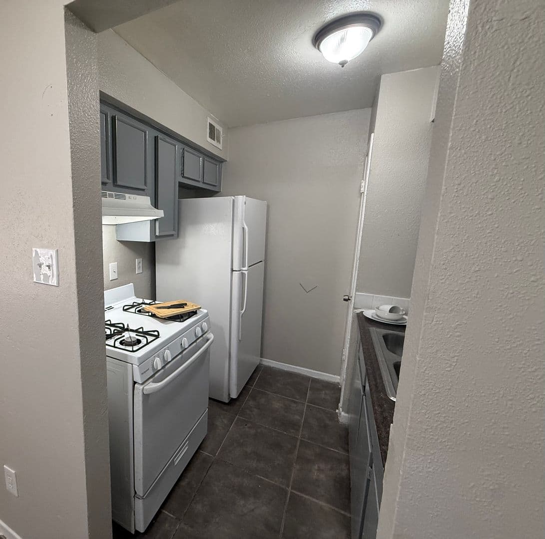 Houston Apartment: 7301 Jensen - 35