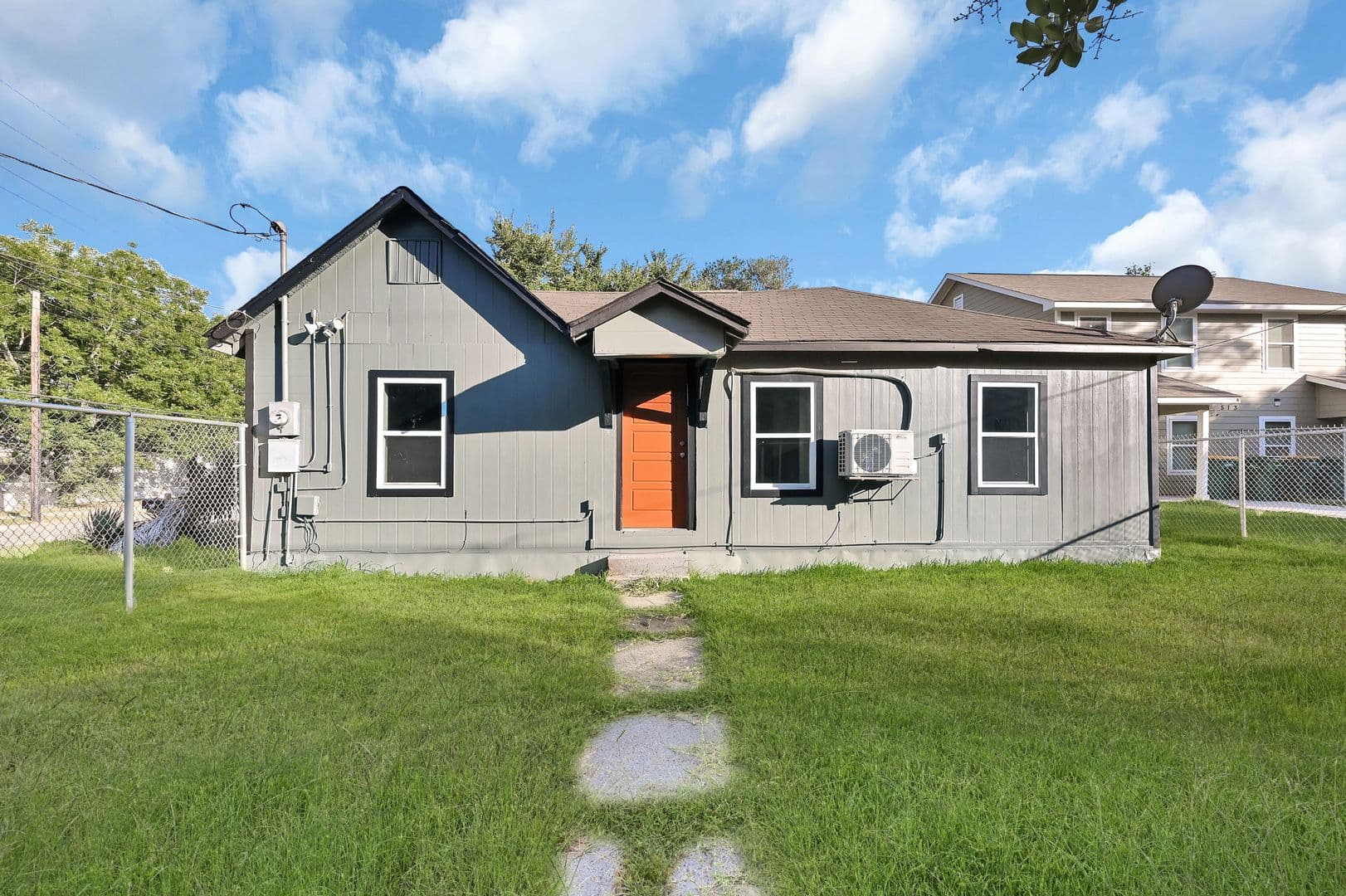 Conroe House: 601 Booker Washington St