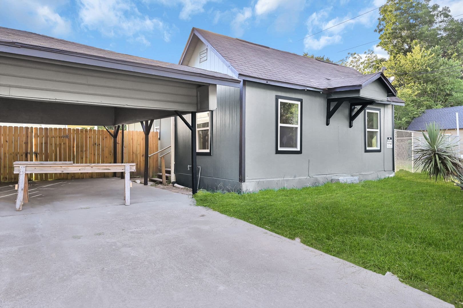 Conroe House: 601 Booker Washington St