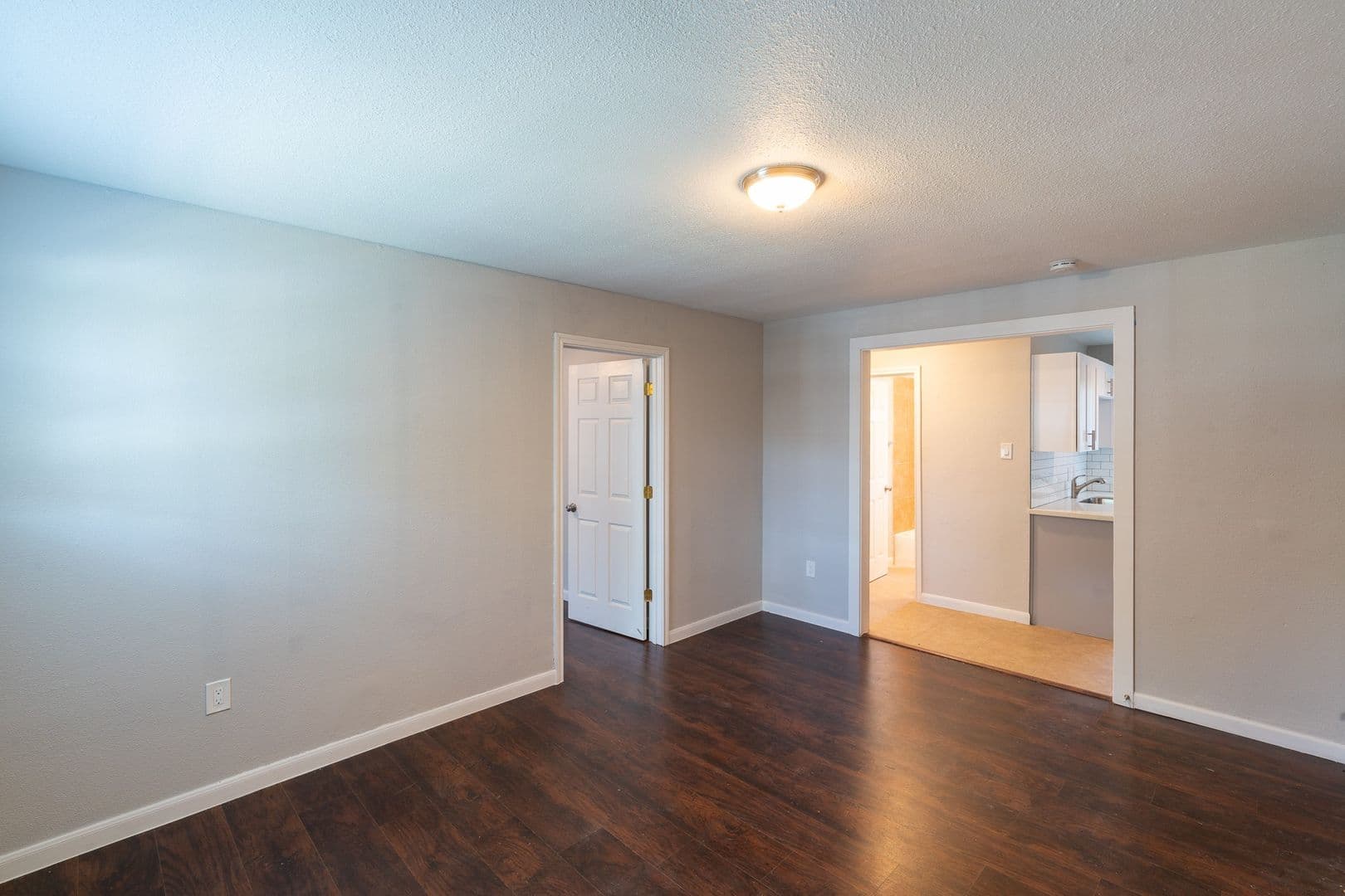 Houston Apartment: 2501 Delano Street