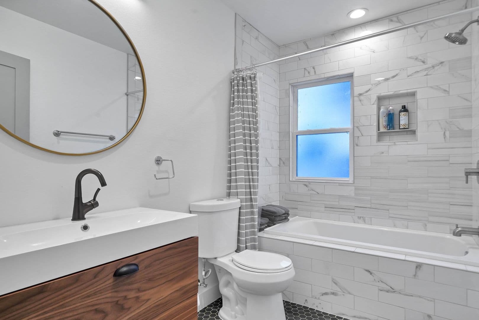 Houston Apartment: 1953 Dryden St