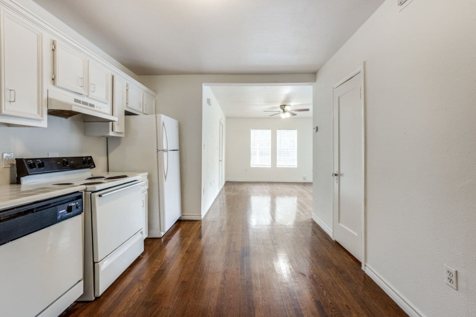Houston Apartment: 519 W Main St - 4