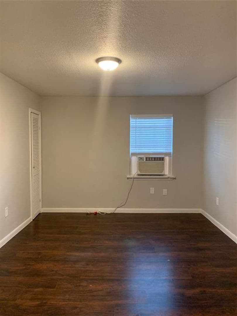 Houston Apartment: 2501 Delano Street