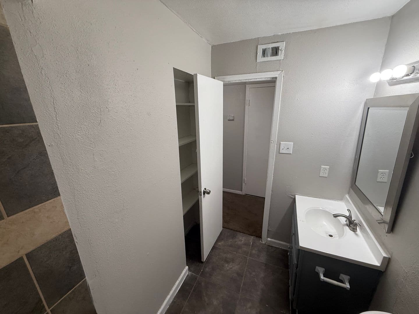Houston Apartment: 7301 Jensen - 22