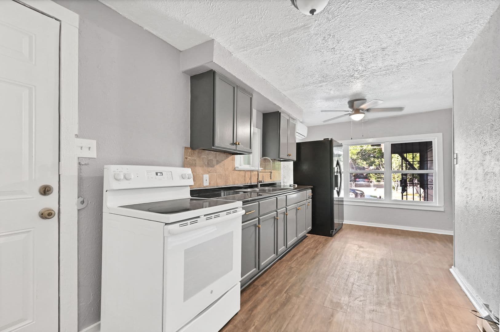 Conroe House: 601 Booker Washington St