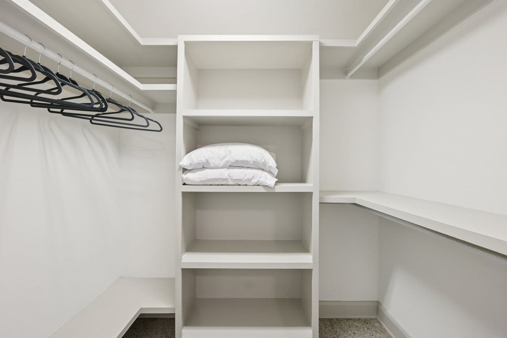 Columbus Apartment: 9 Buttles Ave