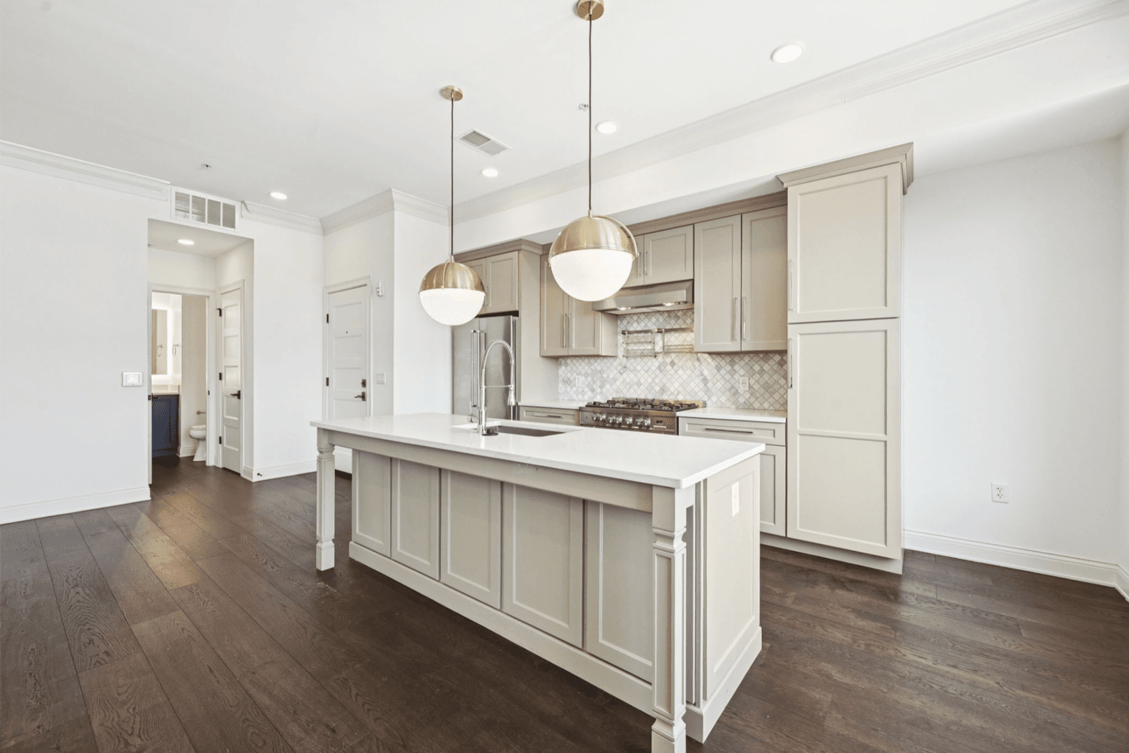 Columbus Apartment: 936 N High St