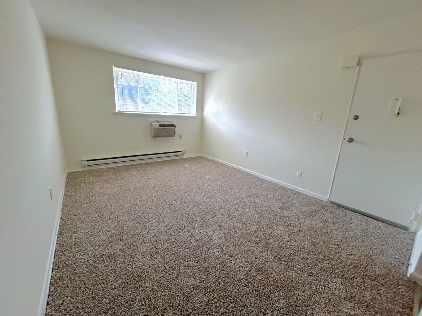 Upper Darby Apartment: 8723 West Chester Pike