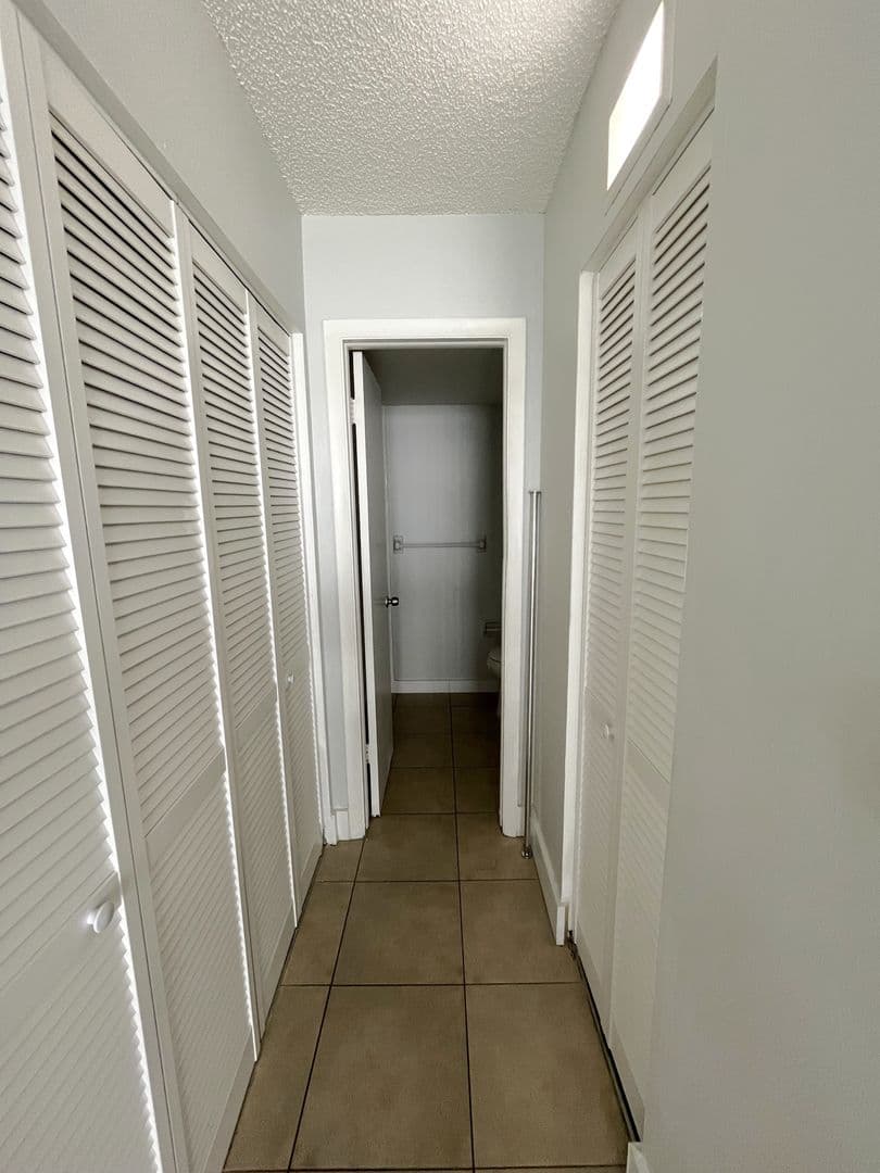 Pompano Beach Apartment: 500 E McNab Road