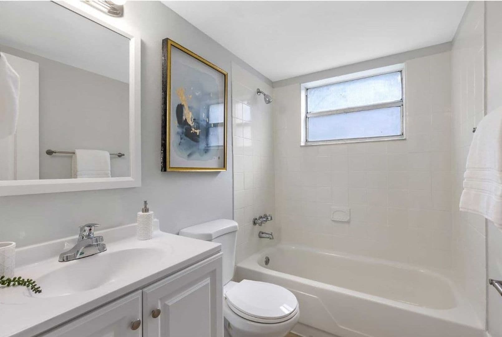 Pompano Beach Apartment: 500 E McNab Road
