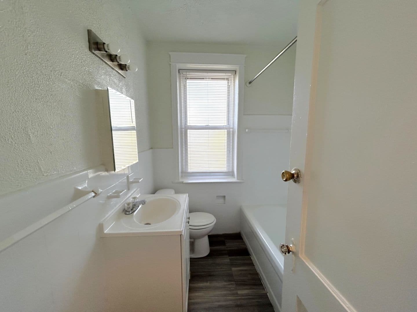 Upper Darby Apartment: 83 S State Road
