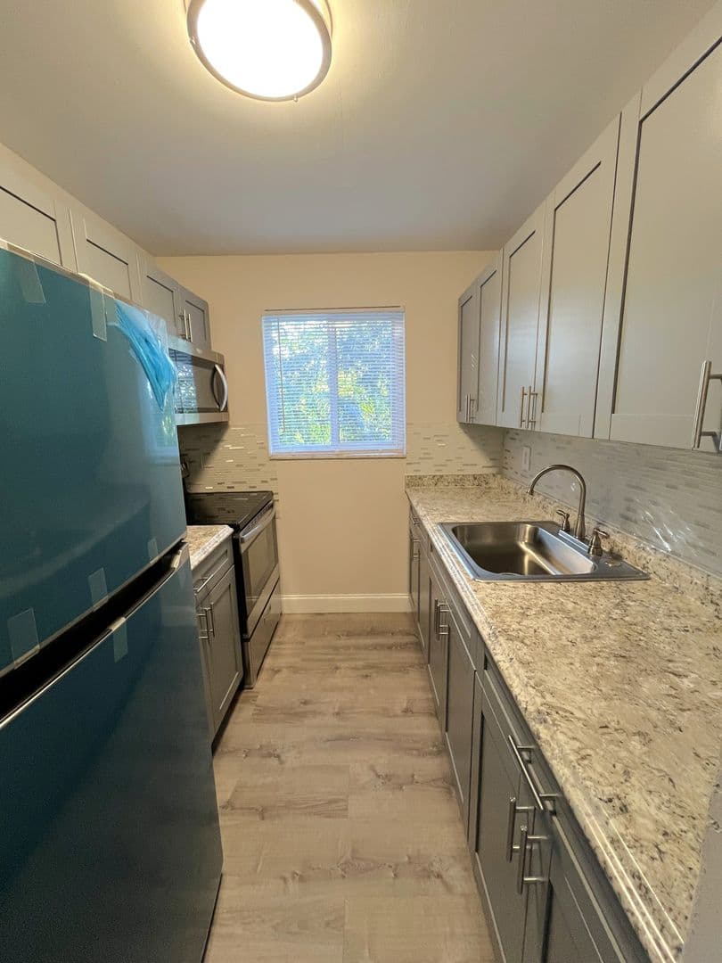 Boynton Beach Apartment: 405-526 SE 20th Ave