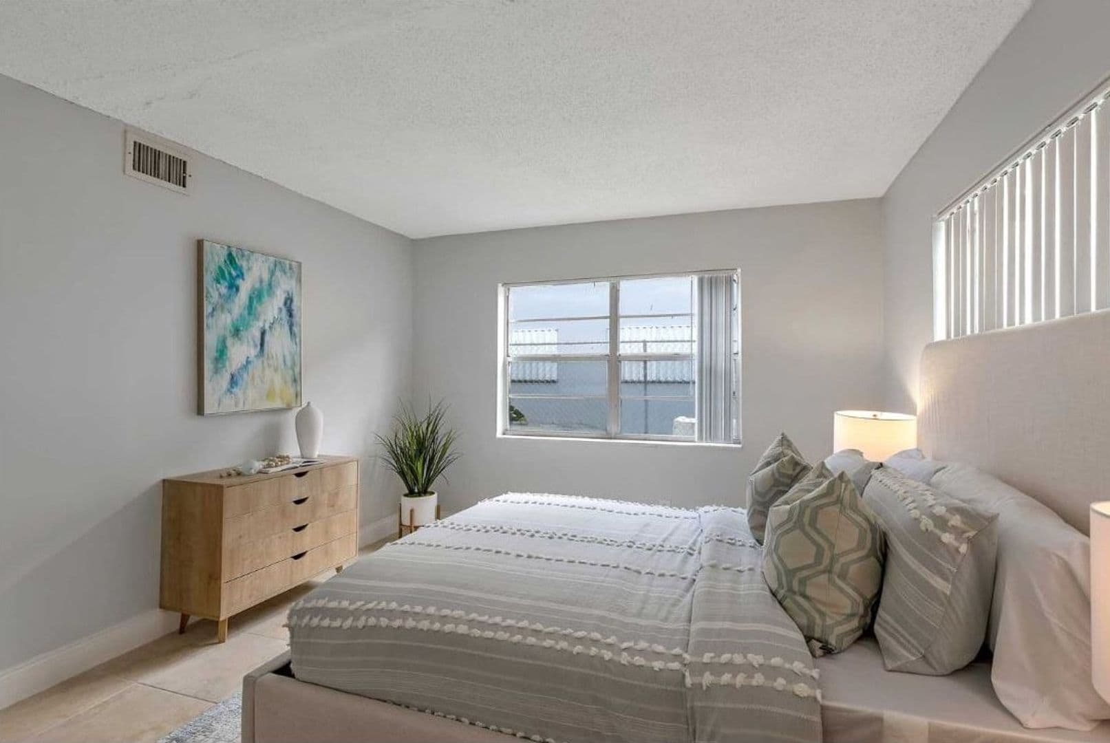 Pompano Beach Apartment: 500 E McNab Road