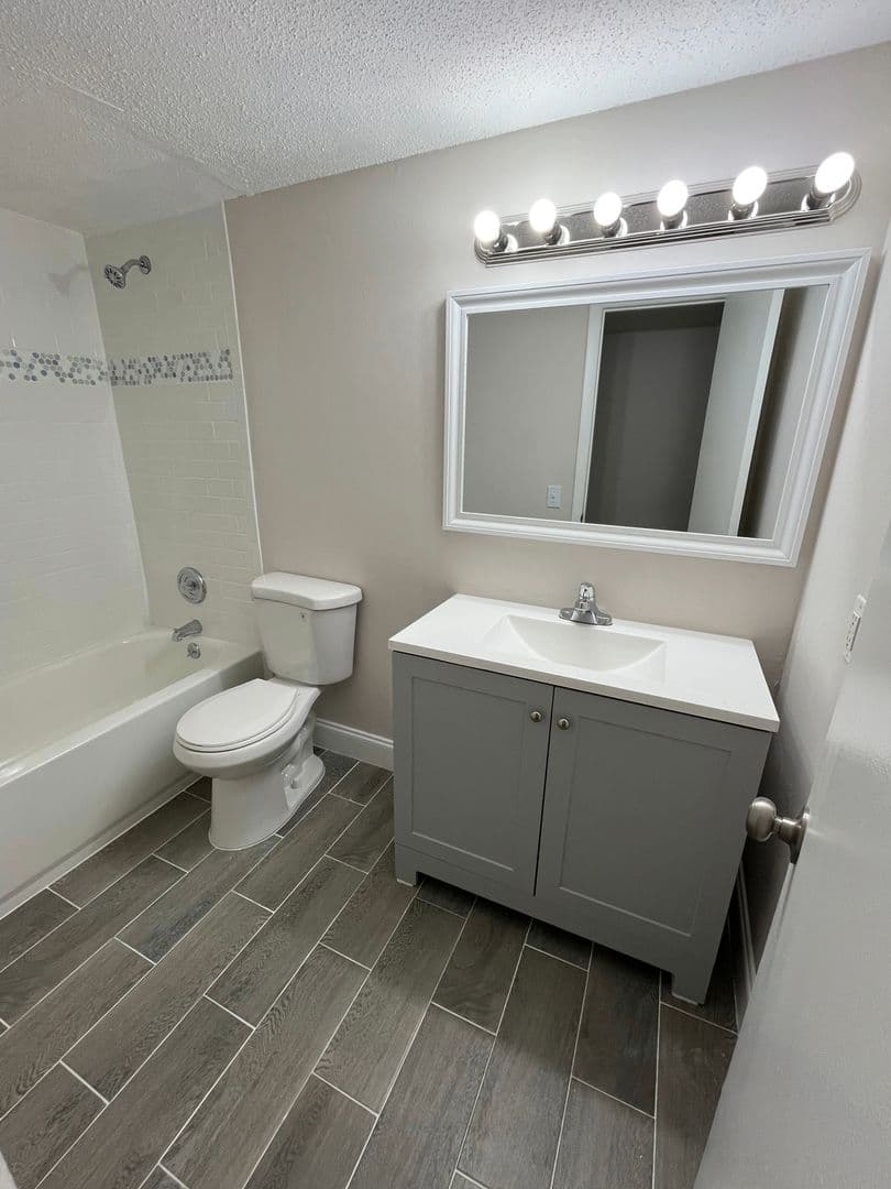 Boynton Beach Apartment: 405-526 SE 20th Ave