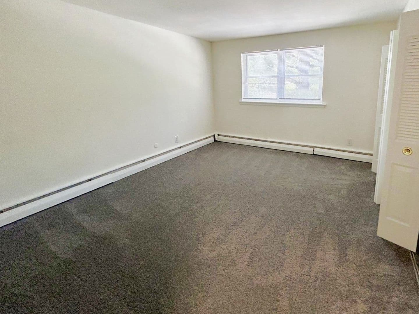 Yeadon Apartment: 436 S. Lansdowne Avenue