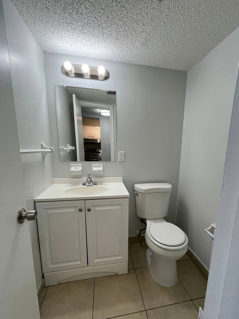Pompano Beach Apartment: 500 E McNab Road