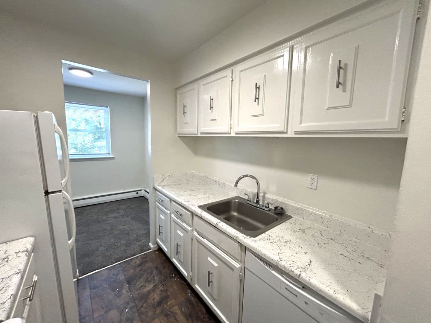 Yeadon Apartment: 436 S. Lansdowne Avenue