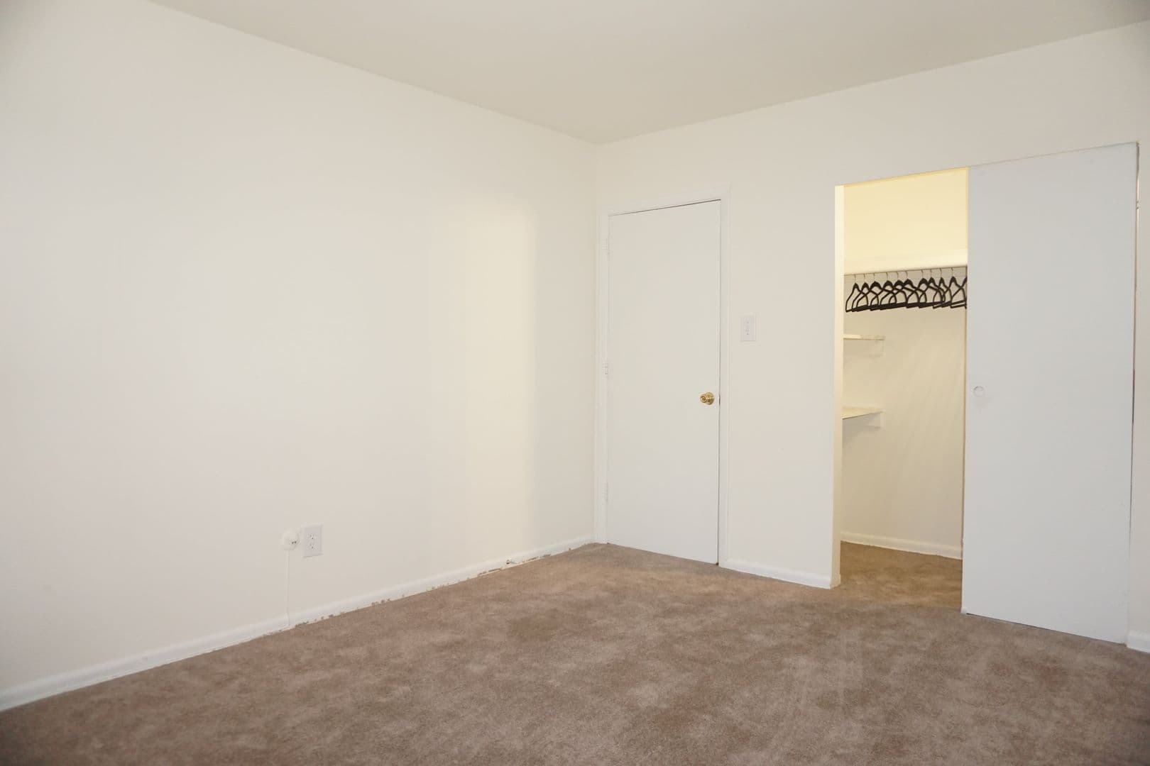 Upper Darby Apartment: 8723 West Chester Pike