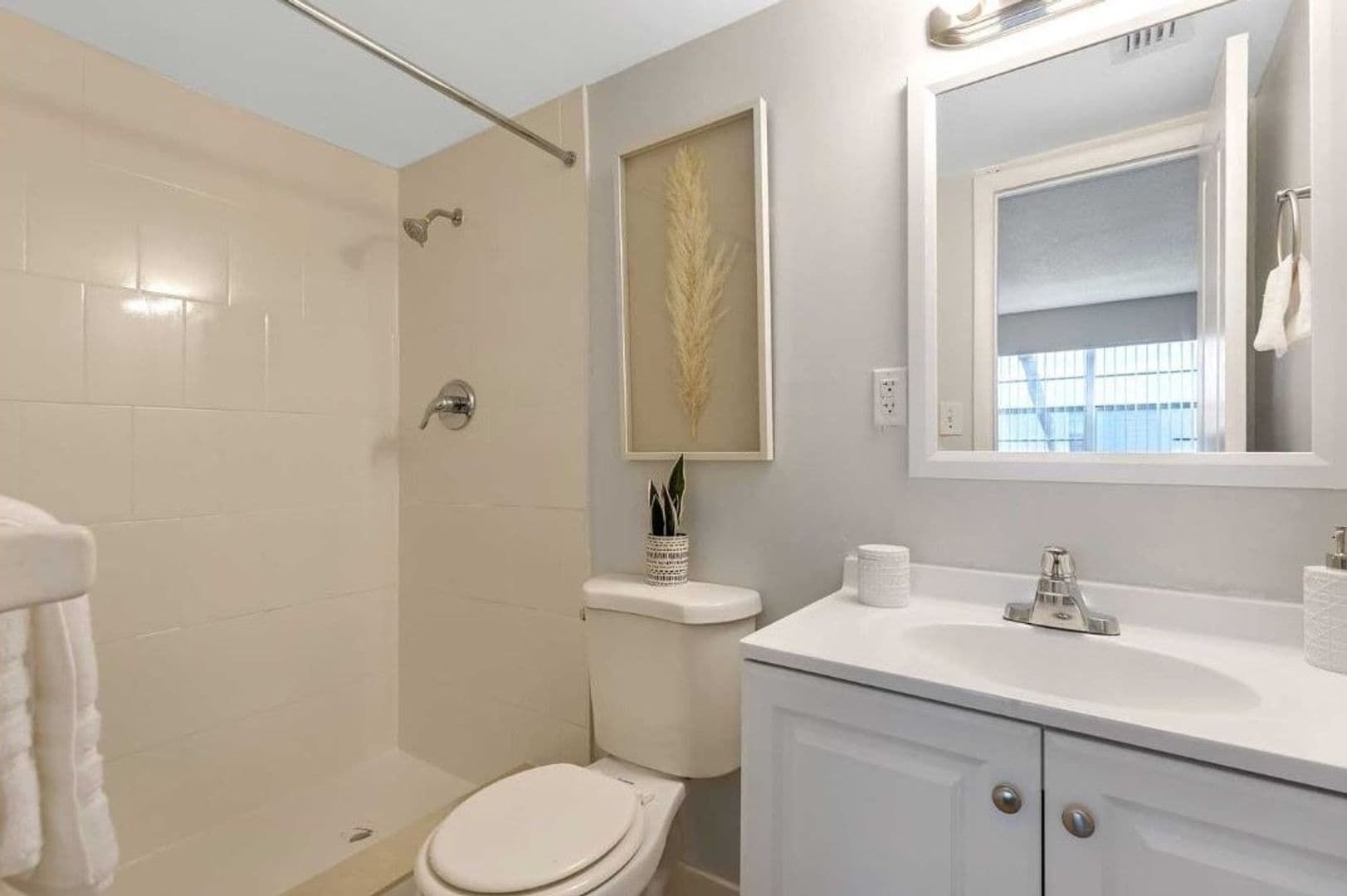 Pompano Beach Apartment: 500 E McNab Road