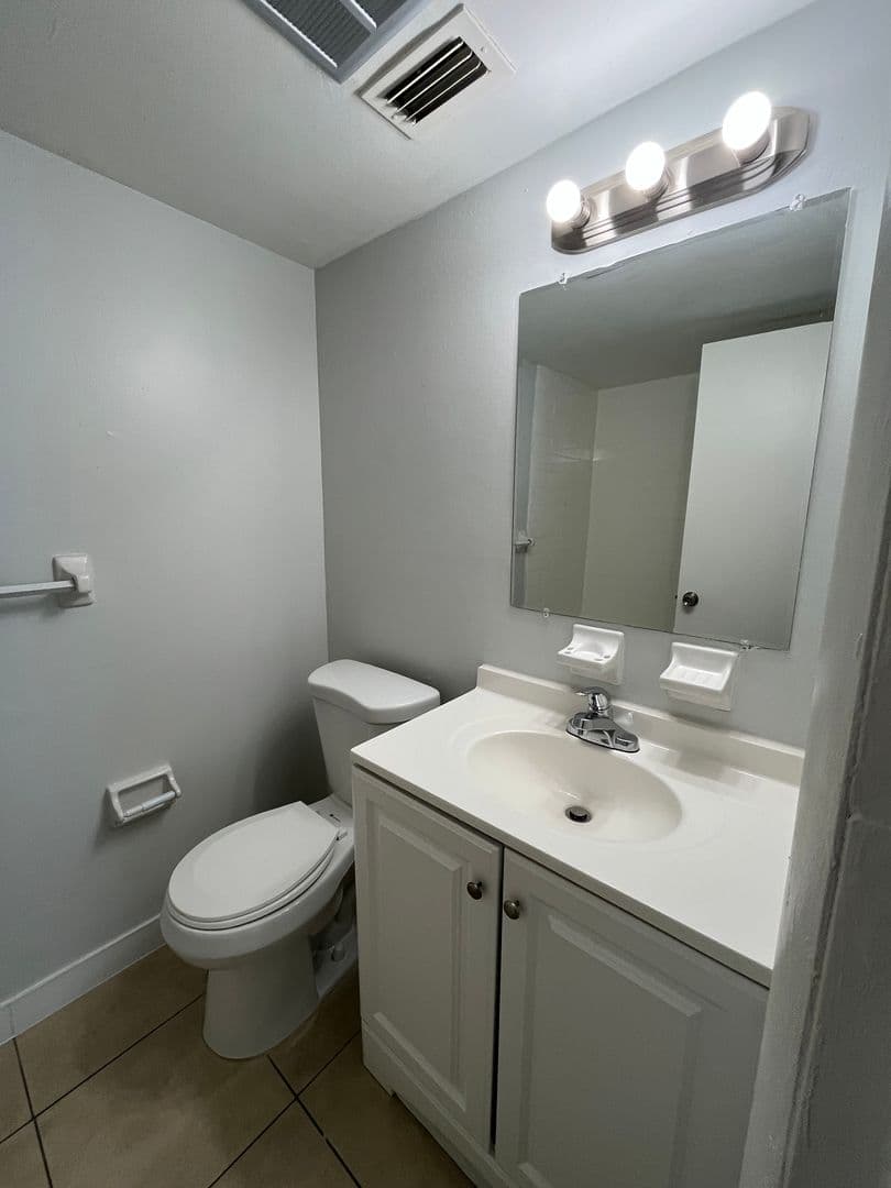 Pompano Beach Apartment: 500 E McNab Road