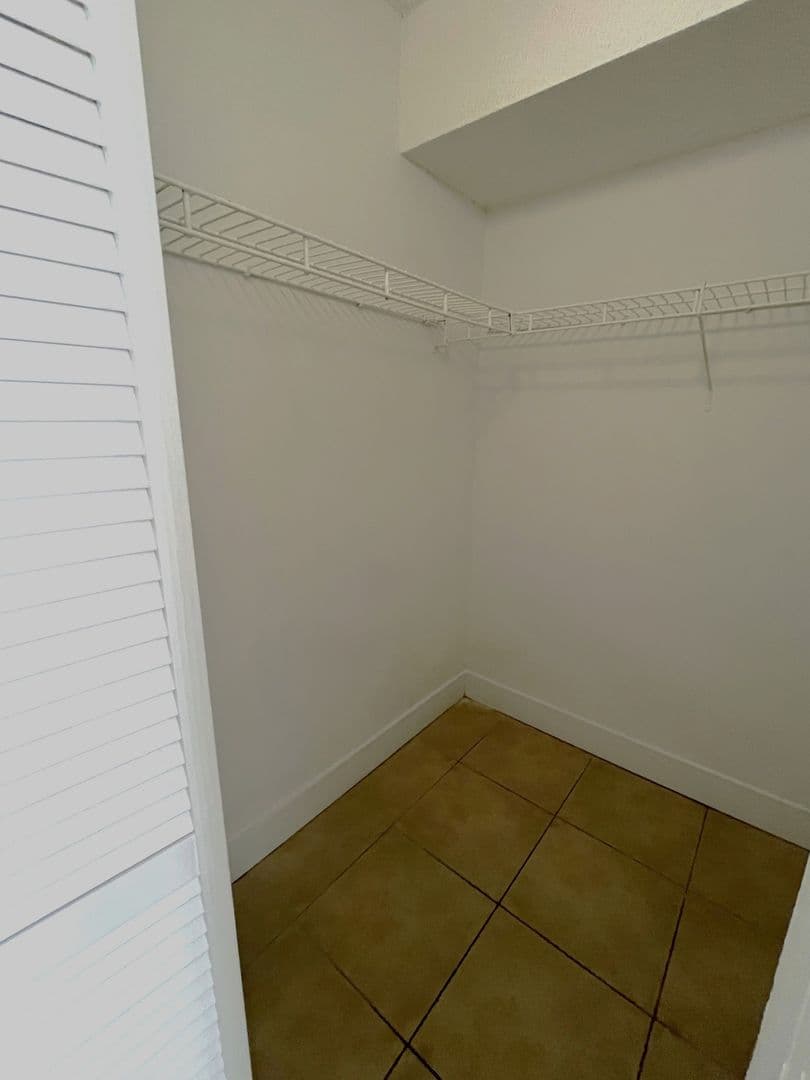 Pompano Beach Apartment: 500 E McNab Road