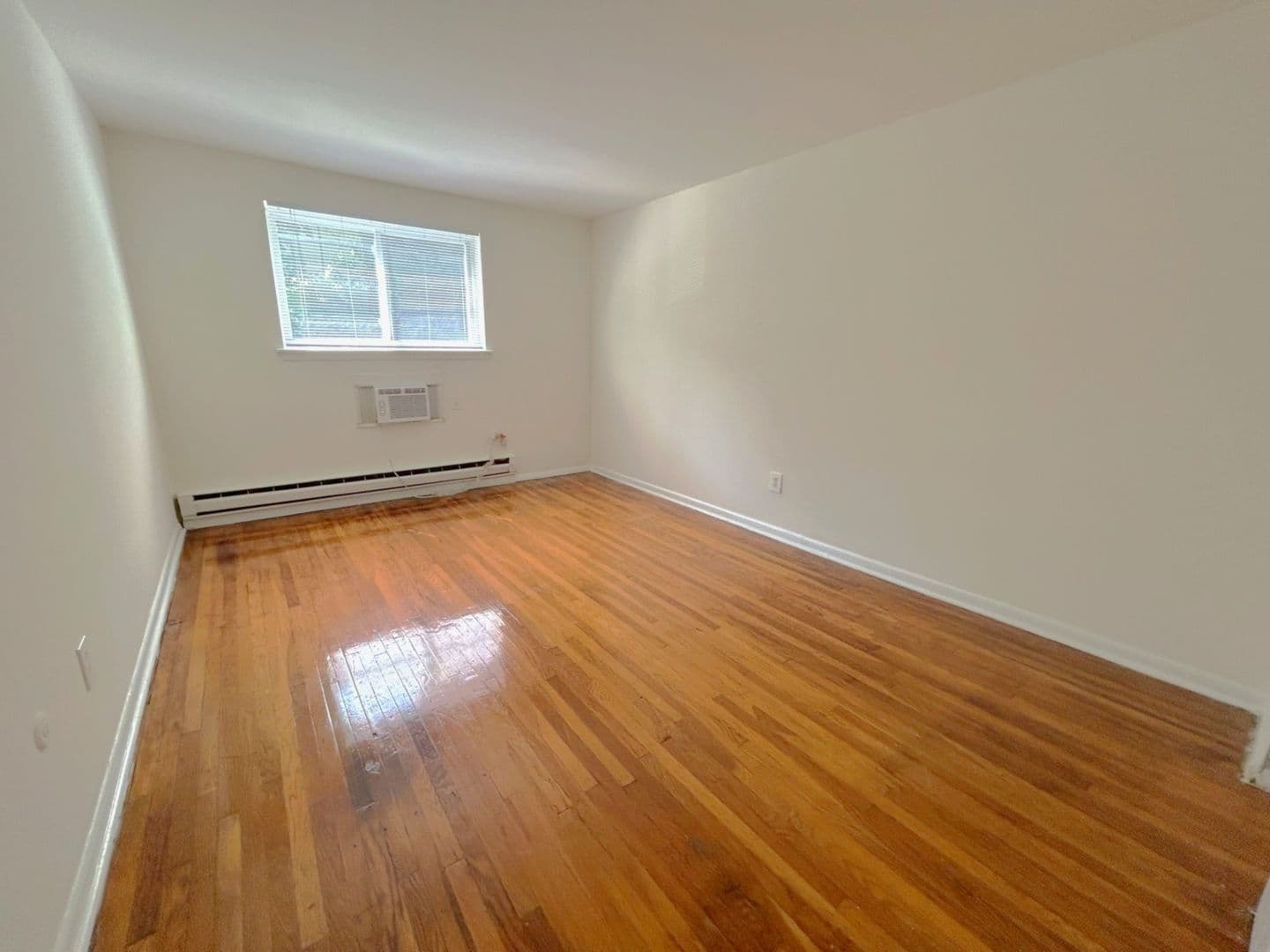 Upper Darby Apartment: 8723 West Chester Pike