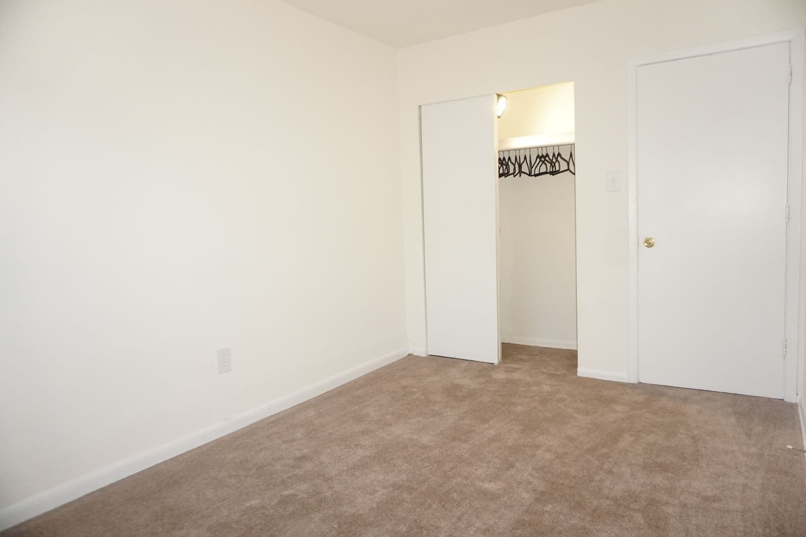 Upper Darby Apartment: 8723 West Chester Pike