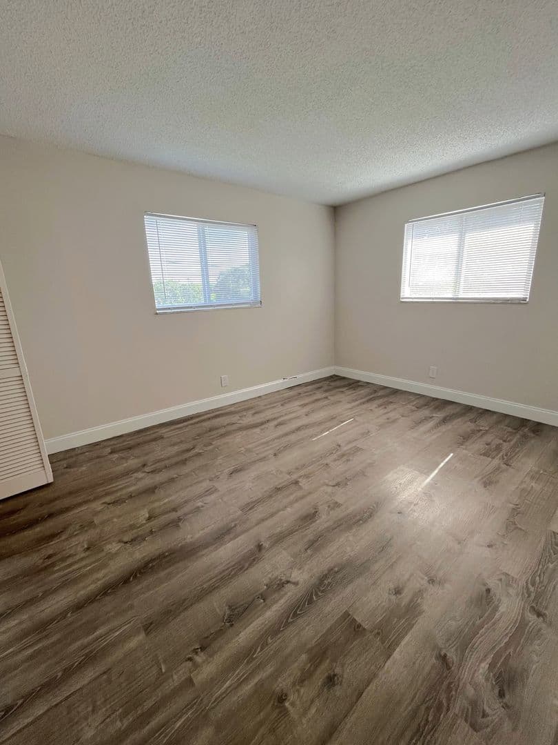 Boynton Beach Apartment: 405-526 SE 20th Ave