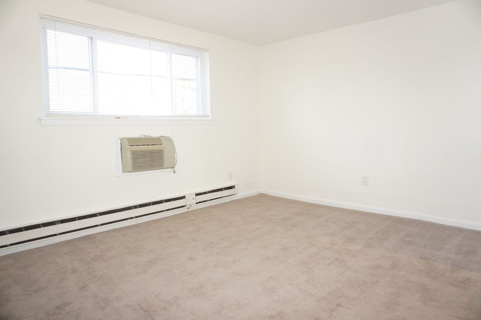 Upper Darby Apartment: 8723 West Chester Pike