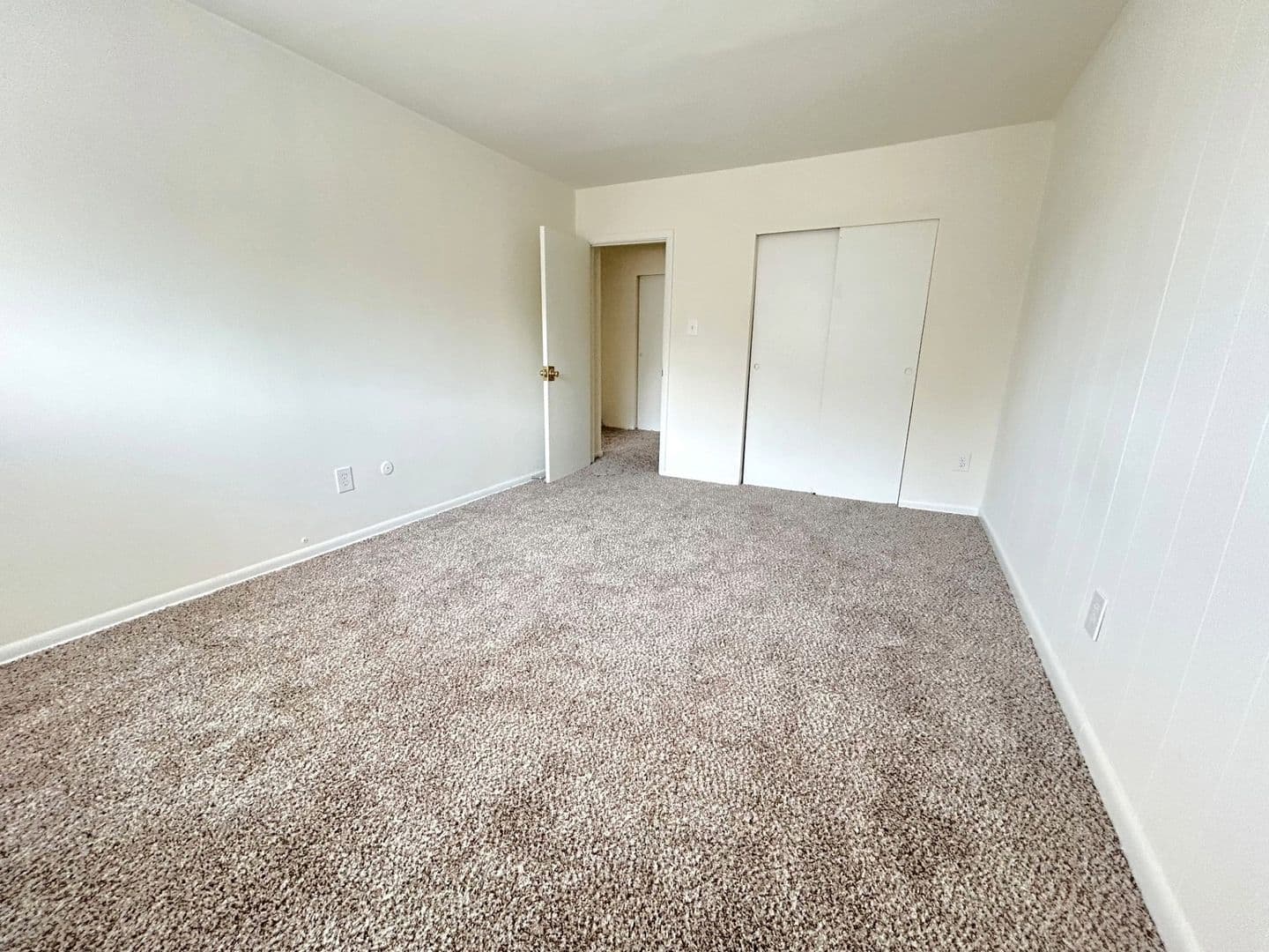 Upper Darby Apartment: 8723 West Chester Pike
