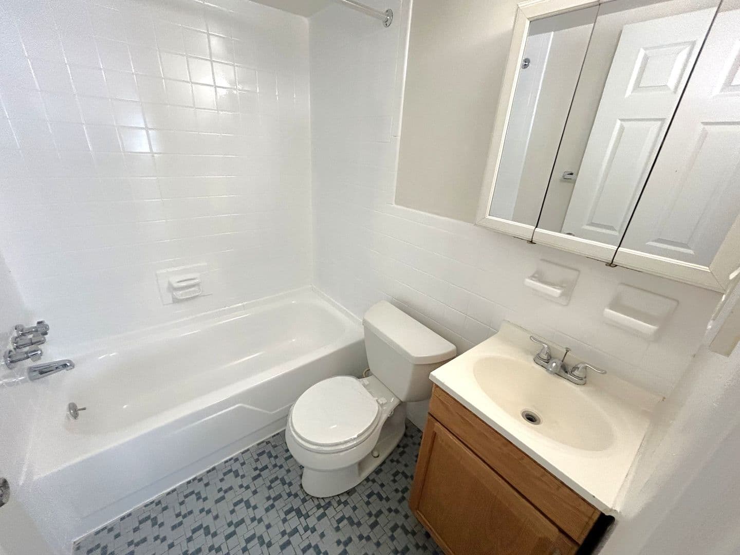 Upper Darby Apartment: 8433 West Chester Pike
