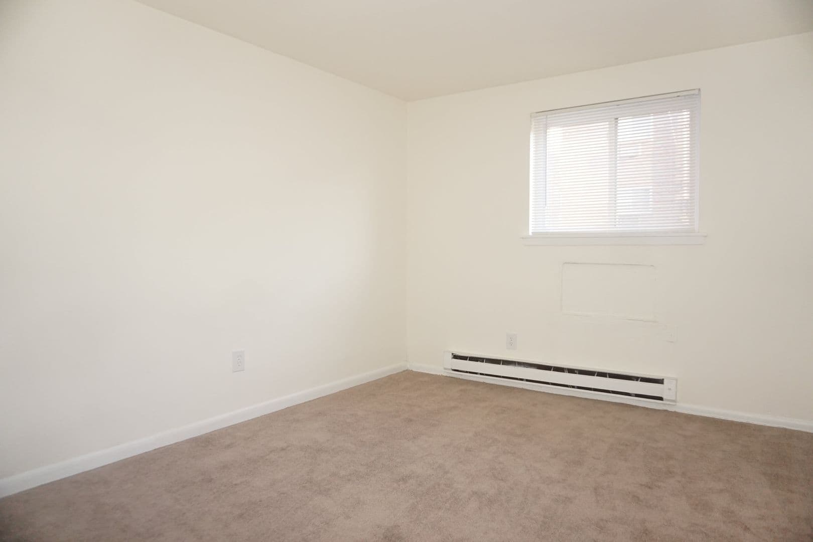 Upper Darby Apartment: 8723 West Chester Pike