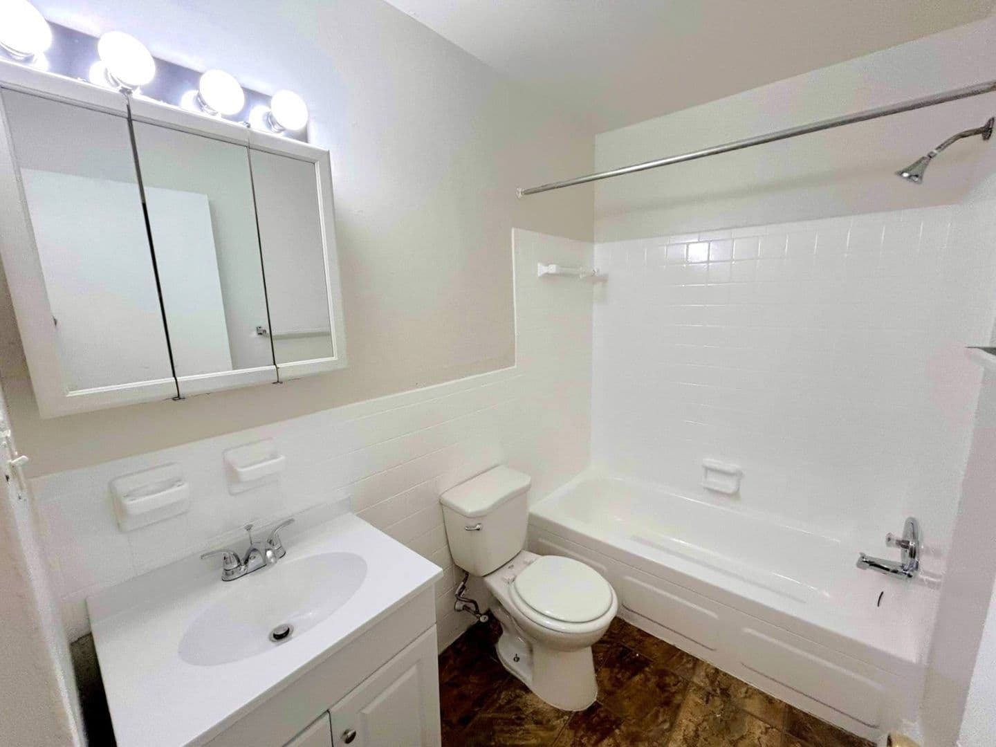 Yeadon Apartment: 436 S. Lansdowne Avenue