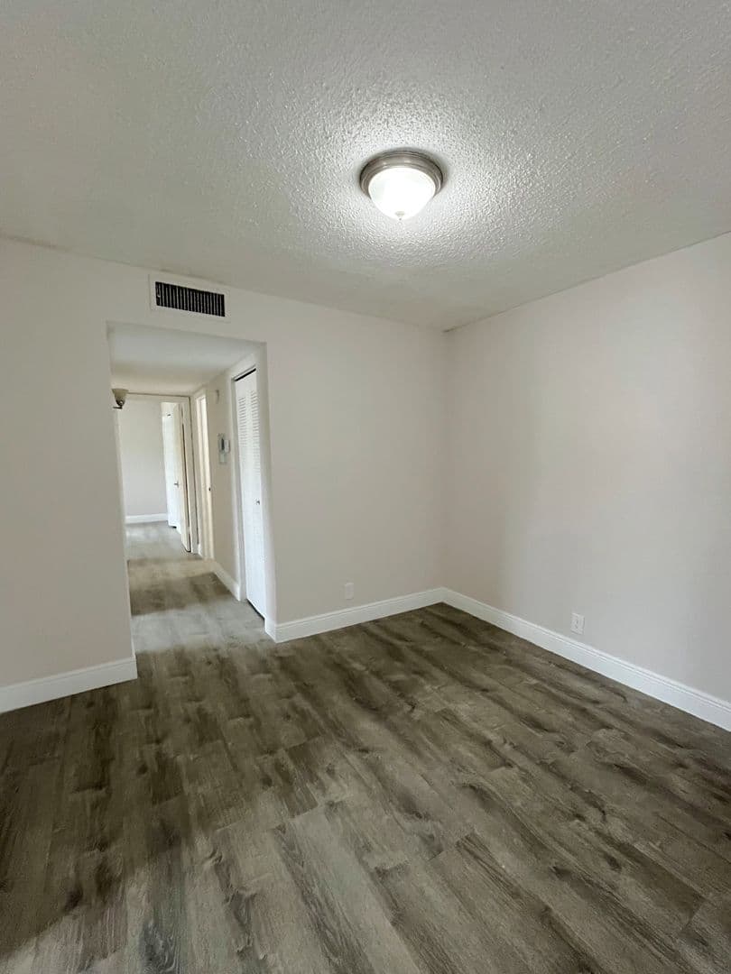 Boynton Beach Apartment: 405-526 SE 20th Ave
