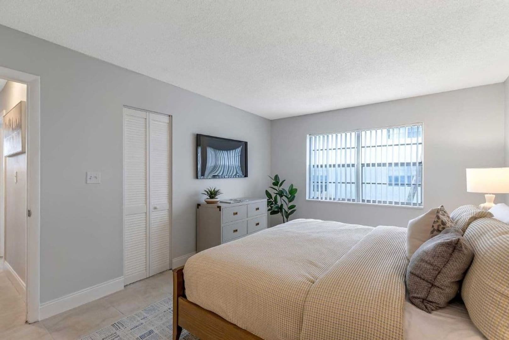 Pompano Beach Apartment: 500 E McNab Road