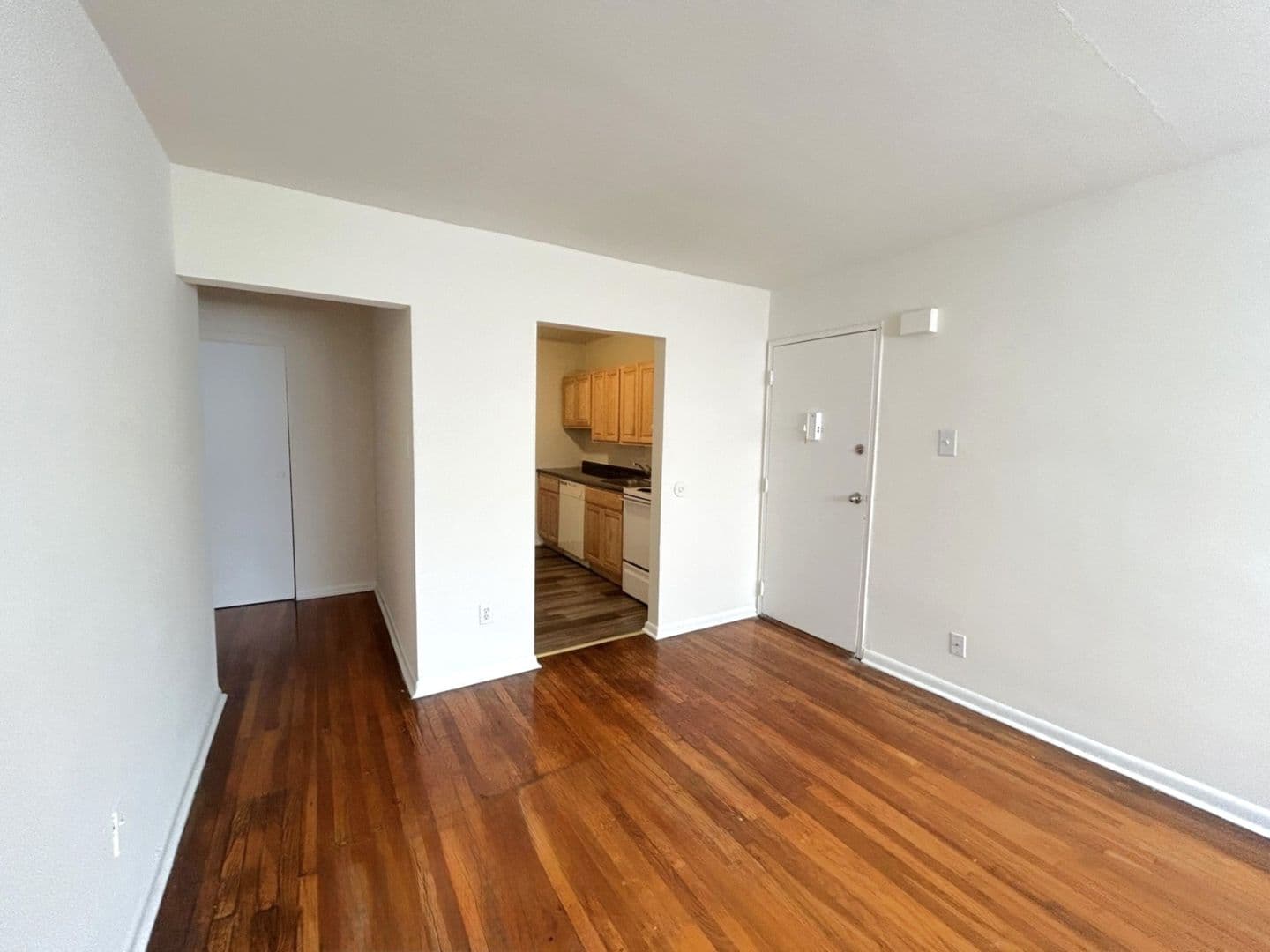 Upper Darby Apartment: 8723 West Chester Pike