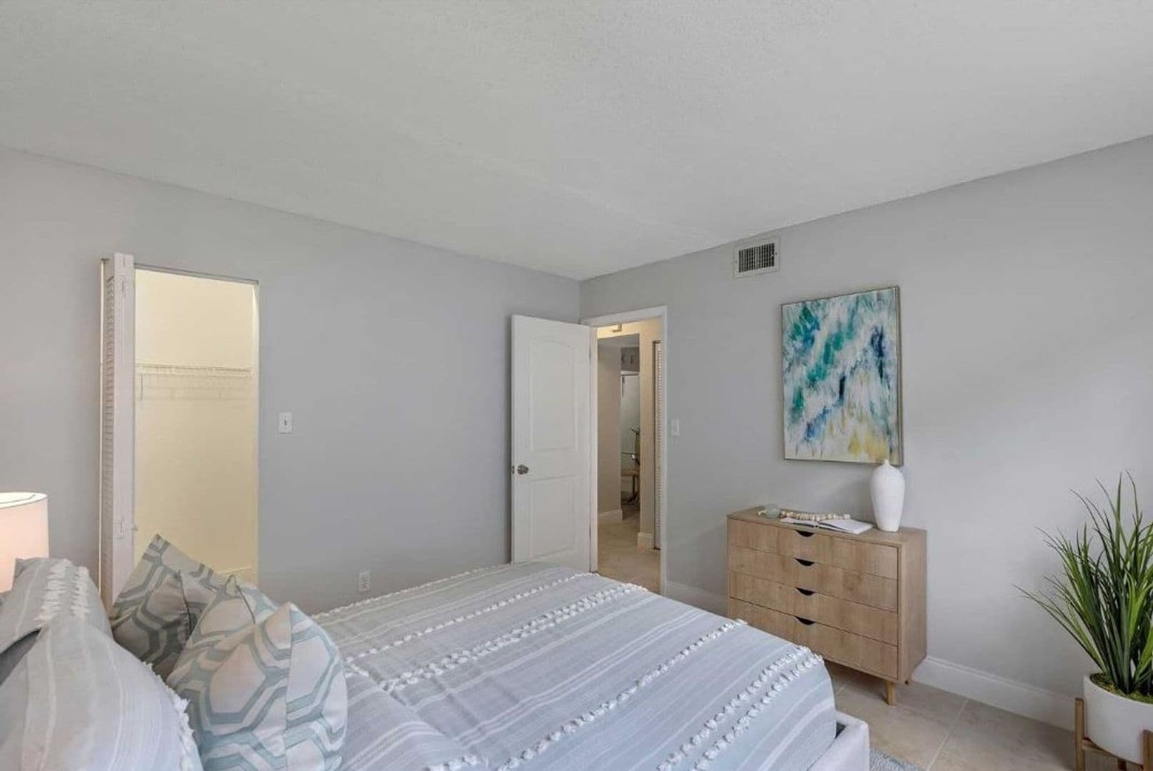 Pompano Beach Apartment: 500 E McNab Road