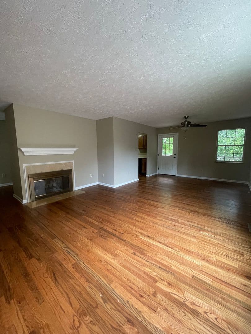 Knoxville House: 1337 Woodridge Drive