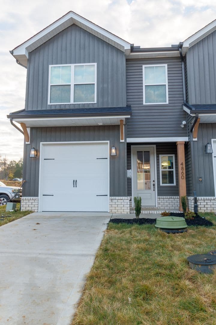 Knoxville House: 4860 Ancient Glacier Ln.
