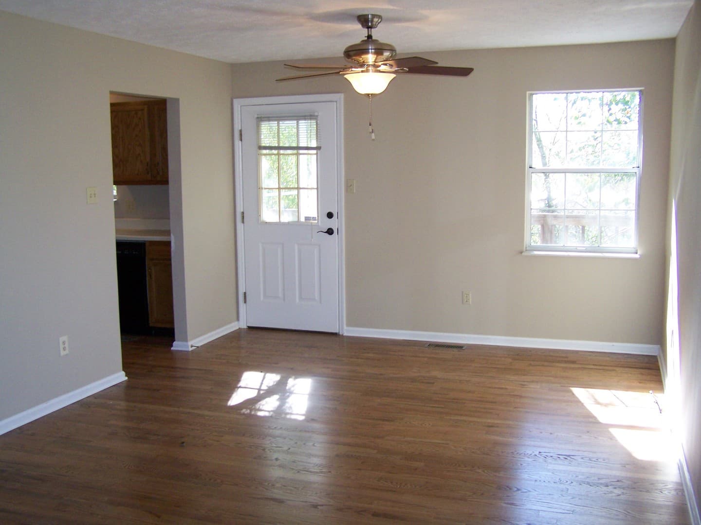 Knoxville House: 1337 Woodridge Drive