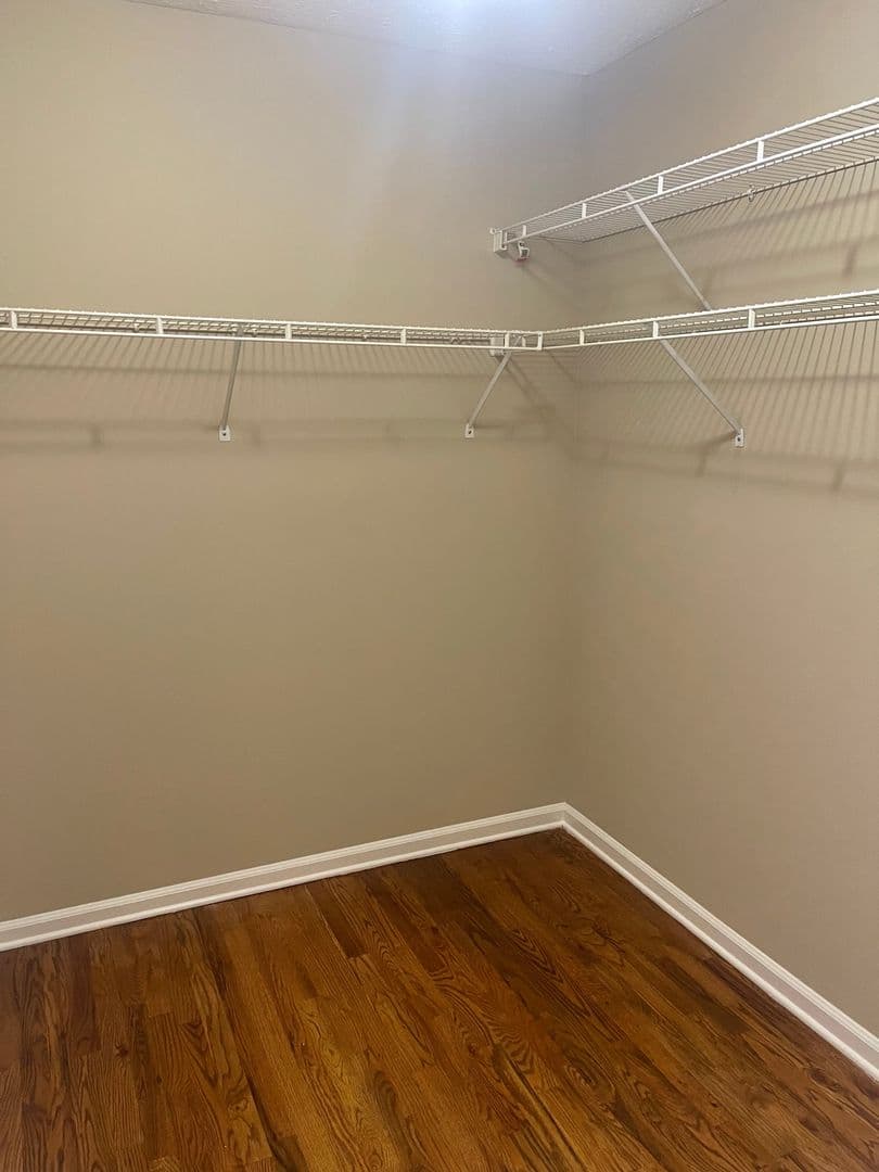 Knoxville House: 1337 Woodridge Drive