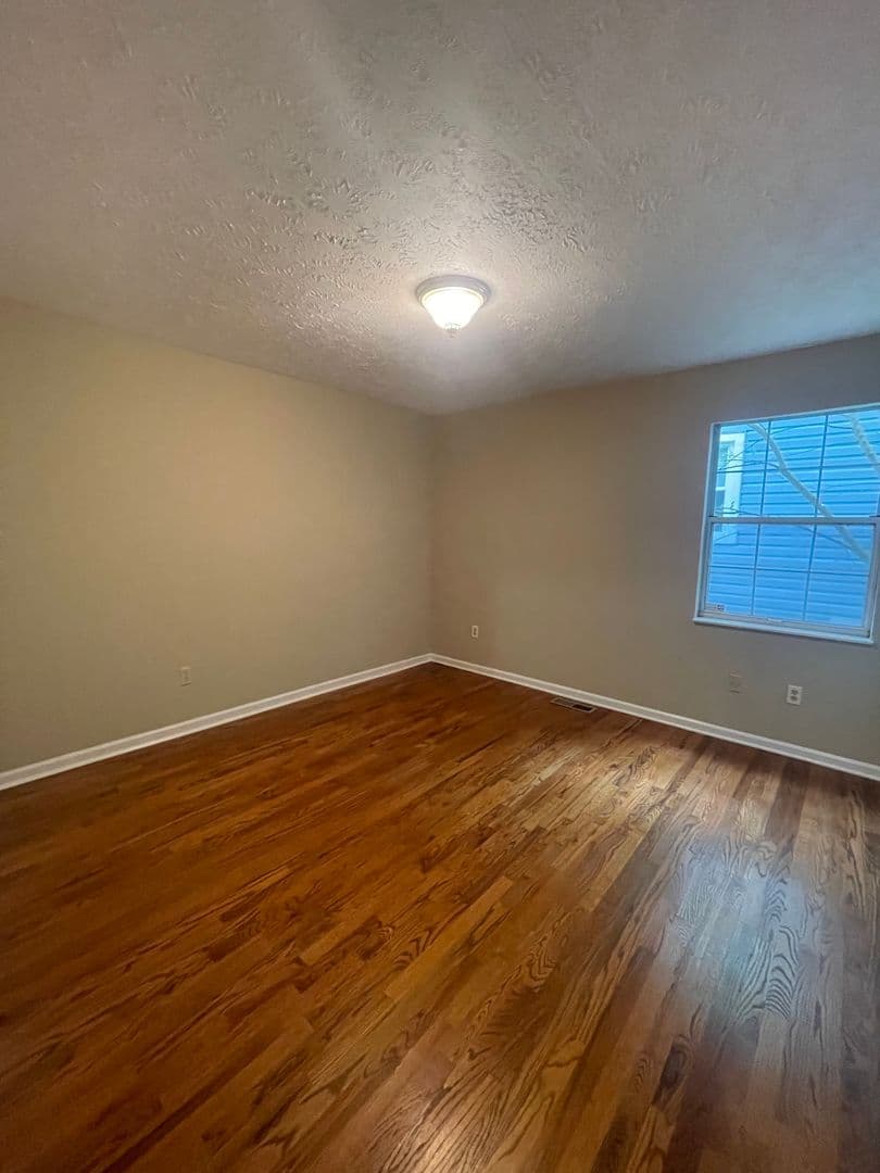 Knoxville House: 1337 Woodridge Drive